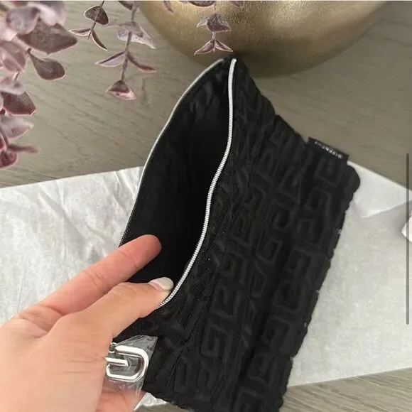 Givenchy cosmetics bag - Picture 5 of 7